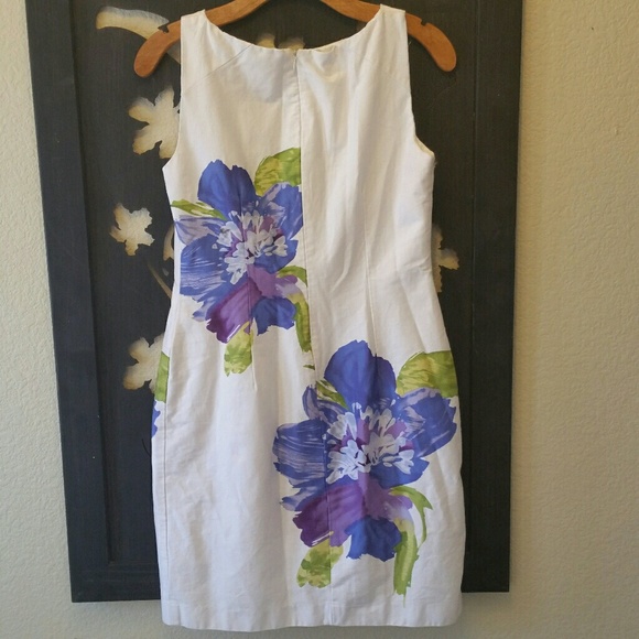 StUdiO I fl0ral  dResS - Picture 3 of 5